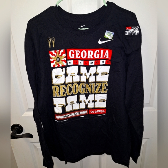 A Nike Tee official Georgia Bulldog long sleeve t-shirt in a men's Large. NWT - Picture 1 of 5